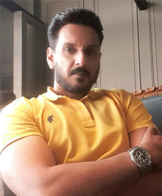 https://oysterartgalleries.com/images/ArtistImages/Farhan.jpeg